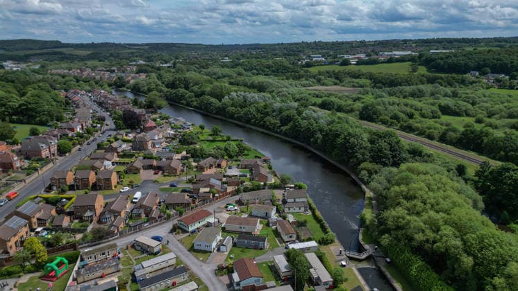 May 31, 2026, Mexborough, Yorkshire, UK: Mexborough, UK. Emergency services remain at the scene as they search the River Don at Mexborough, near Doncaster, to locate an 11-year-old boy who entered the water yesterday. Mexborough UK  - ZUMAl94_ 20260531_zaf_l94_017 Copyright: xIoannisxAlexopoulosx