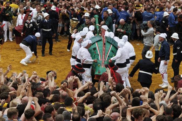 The Ducasse - Doudou folkloric festival in Mons, Sunday 31 May 2026. The Doudou feast compromises two parts, a procession with the shrine of Waltrude and the fight between Saint George and the dragon (Lumecon). The Doudou was recognized in 2005 by UNESCO as one of the masterpieces of the Oral and Intangible Heritage of Humanity.  NICOLASxMAETERLINCK 175534636