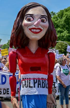 May 31, 2026, Madrid, Madrid, SPAIN: Thousands of citizens and medical professionals gather at Plaza de Cibeles during a major demonstration defending the public healthcare system in Madrid. Madrid SPAIN - ZUMAz108 20260531_znp_z108_040 Copyright: xRichardxZubelzux