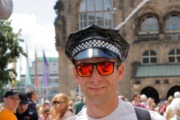 Hutfestival 30.05.2026, Chemnitz, Hutfestival, Das 9. HUTFESTIVAL das Festival der Straßenkunst, verwandelt vom 29. bis 31. Mai 2026 drei Tage lang die Gassen und Plätze in der Chemnitzer Innenstadt in eine große Freilichtbühne voller Live-Musik, Clownerie, Artistik, Jonglage, Feuershows, Walk-Acts, Kunst und Streetfood. Mit vielseitigen Straßenkünstlern und Acts aus vielen europäischen Nationen, darunter auch lokale Künstler, verspricht das Festival ein Spektakel voller Überraschungen, Staunen und Magie. An jeder Ecke entdeckt man Witziges, Unterhaltsames, Berührendes, Kunstvolles sowie Kulinarisches. Chemnitz Sachsen BRD *** Hutfestival 30 05 2026, Chemnitz, Hutfestival, The 9 HUTFESTIVAL the festival of street art, will tr