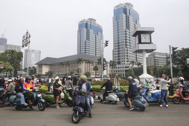 Vespa enthusiasts gather for the Jakarta Mods Mayday (JMM) 2026 Festival in Indonesia JAKARTA, INDONESIA - MAY 31: Thousands of Vespa enthusiasts from around the world gather for Jakarta Mods Mayday (JMM) 2026, an annual event that unites scooter lovers in Jakarta, Indonesia on May 31, 2026. Organized by Warriors Jakarta Production, the event drew an estimated 5,000 participants who joined a convoy through the capital’s major streets. More than a celebration of scooter culture, JMM 2026 is expected to contribute positively to Jakarta’s tourism and creative economy. Indonesia has long been home to one of the largest Vespa communities in Southeast Asia, with deep roots dating back to the 1960s. Vespa clubs thrive in nearly every province, ser  Copyright: x2026xAnadoluxAgoesxRudiantox