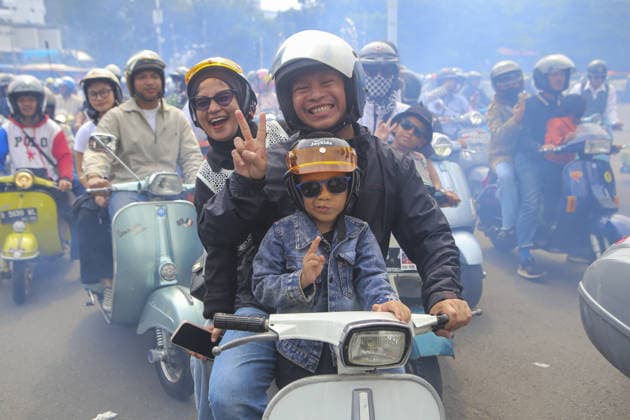 Vespa enthusiasts gather for the Jakarta Mods Mayday (JMM) 2026 Festival in Indonesia JAKARTA, INDONESIA - MAY 31: Thousands of Vespa enthusiasts from around the world gather for Jakarta Mods Mayday (JMM) 2026, an annual event that unites scooter lovers in Jakarta, Indonesia on May 31, 2026. Organized by Warriors Jakarta Production, the event drew an estimated 5,000 participants who joined a convoy through the capital’s major streets. More than a celebration of scooter culture, JMM 2026 is expected to contribute positively to Jakarta’s tourism and creative economy. Indonesia has long been home to one of the largest Vespa communities in Southeast Asia, with deep roots dating back to the 1960s. Vespa clubs thrive in nearly every province, ser  Copyright: x2026xAnadoluxAgoesxRudiantox