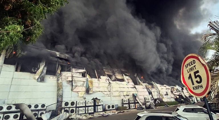 RECORD DATE NOT STATED Smoke billows out as fire breaks out in the scrap yard at the Hyundai Mobis factory Kanchipuram, May 31 (ANI): Smoke billows out as fire breaks out in the scrap yard at the Hyundai Mobis factory at the Sriperumbudur area, in Kanchipuram on Sunday. (ANI Video Grab) Kanchipuram Tamil Nadu India Copyright: xANIx ANI_20260531306