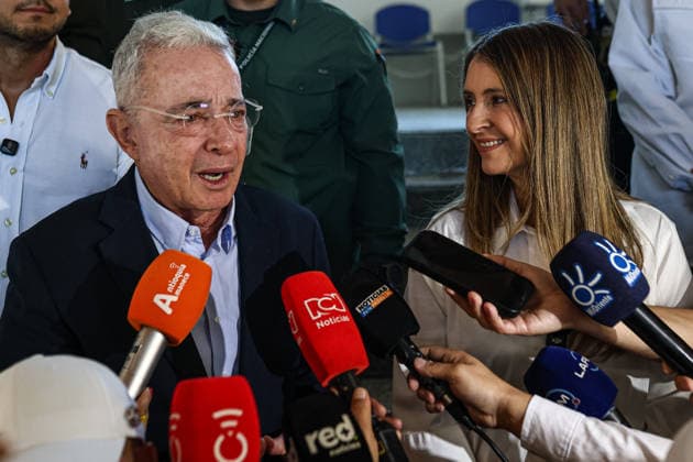 Colombian presidential elections RIONEGRO, COLOMBIA - MAY 31: Former Colombian President (2002-2010), Alvaro Uribe (L), gives a statement to the press after voting at a polling station accompanied by Colombian presidential candidate Paloma Valencia (R), of the Democratic Center party, during the presidential elections in Rionegro, Colombia, on May 31, 2026. Lucas Aguayo Araos Anadolu Rionegro Colombia. Editorial use only. Please get in touch for any other usage.  Copyright: x2026xAnadoluxLucasxAguayoxAraosx