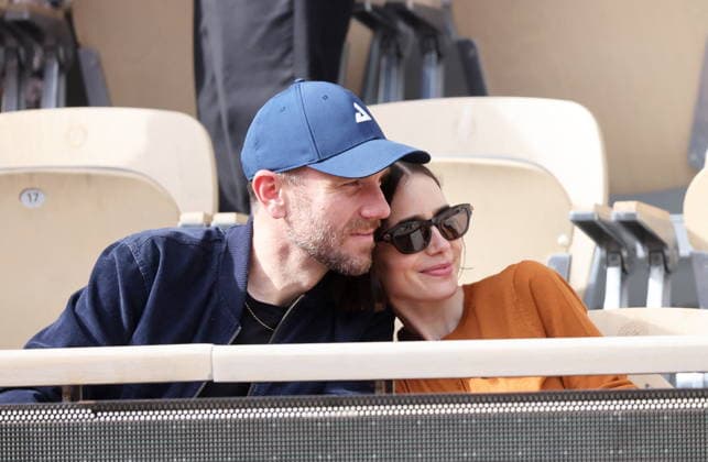Lily Collins with her husband Charlie McDowell and Ashley Park in the stands during the French Open tennis tournament at Roland Garros on May 31, 2026 Dominique Jacovides Bestimage Lily Collins with her husband Charlie McDowell and Ashley Park in the stands during the French Open tennis tournament at Roland Garros on May 31, 2026 Paris France  Copyright: xDOMINIQUExJACOVIDESx xBESTIMAGExDOMINIQUExJACOVIDESx xBESTIMAGEx