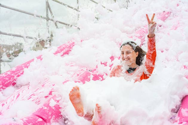 Vilnius hosts fourth edition of Pink Soup Fest VILNIUS, LITHUANIA - MAY 31: A visitor slides down a foam slide during the fourth edition of the Pink Soup Fest, with the event running for three days for the first time in Vilnius, Lithuania, on May 31, 2026. Organizers say the festival drew more than 93,000 visitors last year, and this year’s program includes food, performances and public events across the city center. Yauhen Yerchak Anadolu Vilnius Lithuania. Editorial use only. Please get in touch for any other usage.  Copyright: x2026xAnadoluxYauhenxYerchakx