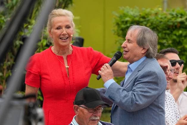 ZDF-Fernsehgarten 2026. Andrea (Kiwi) Kiewel und Chris de Burgh im ZDF Fernsehgarten mit dem Motto Bingo-Party am 31.05.2026 in Mainz. Mainz ZDF Fernsehgarten Rheinland-Pfalz *** ZDF Fernsehgarten 2026 Andrea Kiwi Kiewel and Chris de Burgh in the ZDF Fernsehgarten with the motto Bingo Party on 31 05 2026 in Mainz Mainz ZDF Fernsehgarten Rheinland Pfalz