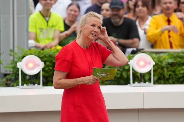 ZDF-Fernsehgarten 2026. Andrea (Kiwi) Kiewel im ZDF Fernsehgarten mit dem Motto Bingo-Party am 31.05.2026 in Mainz. Mainz ZDF Fernsehgarten Rheinland-Pfalz *** ZDF Fernsehgarten 2026 Andrea Kiwi Kiewel in the ZDF Fernsehgarten with the motto Bingo Party on 31 05 2026 in Mainz Mainz ZDF Fernsehgarten Rheinland Pfalz