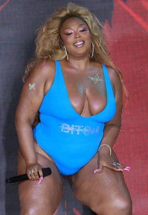 MIAMI BEACH, FLORIDA - MAY 30: Lizzo walks the runway at the Sports Illustrated Swimsuit Runway Show during Swim Week At W South Beach at W South Beach on May 30, 2026 in Miami Beach, Florida...People: Lizzo Miami Beach United States Of America  - ZUMAs214 20260530_aba_s214_040 Copyright: xSMGx