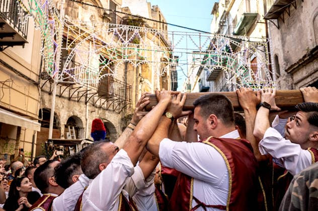 Solemn procession in honour of St Rita of Cascia to Palermo PALERMO, ITALY - MAY 31: Solemn procession with the statue of Saint Rita of Cascia, the venerated Saint of impossible miracles in the Capo district on May 31, 2026 in Palermo, Italy. The cult of the Saint spread in Palermo in 1922, the year in which the first festival in her honour was organised, and she is venerated within the 14th-century church and convent of Saint Augustine, in the Capo district. Palermo Sicily Italy Copyright: xStefanoxMontesix