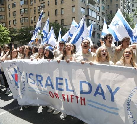 May 31, 2026, New York, New York, USA: Parade goers seen during 2026 Israel Day on Fifth Israeli Parade held on Fifth Avenue, New York USA  - ZUMAk03_ 20260531_zaf_k03_112 Copyright: xNancyxKaszermanx