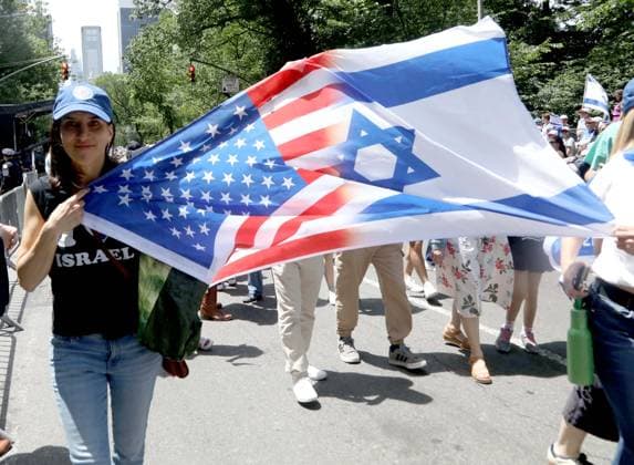 May 31, 2026, New York, New York, USA: Parade goers seen during 2026 Israel Day on Fifth Israeli Parade held on Fifth Avenue, New York USA - ZUMAk03_ 20260531_zaf_k03_120 Copyright: xNancyxKaszermanx