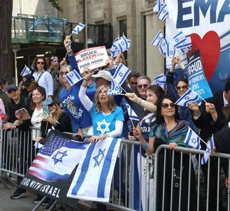 May 31, 2026, New York, New York, USA: Parade goers seen during 2026 Israel Day on Fifth Israeli Parade held on Fifth Avenue, New York USA - ZUMAk03_ 20260531_zaf_k03_099 Copyright: xNancyxKaszermanx