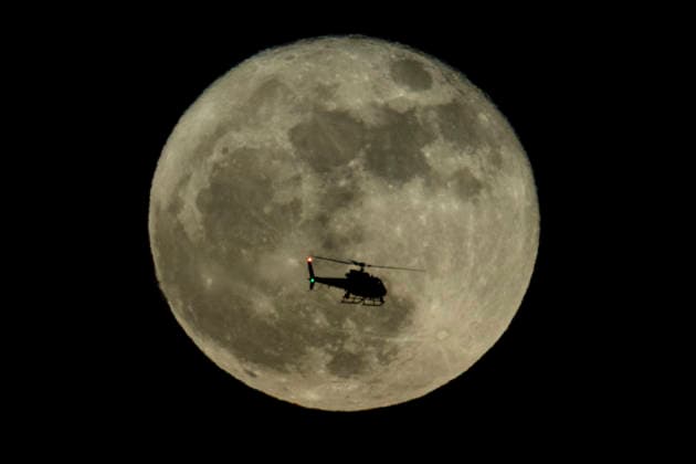 May 31, 2026, Los Angeles, California, USA: A helicopter flies past the full moon, known as the Blue Moon, in the sky over Los Angeles on May 31, 2026. Los Angeles USA  - ZUMAc68_ 20260531_zaf_c68_004 Copyright: xRingoxChiux
