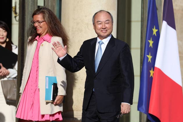 Masayoshi Son, prÃ sident-directeur gÃ nÃ ral du groupe SoftBank Ã l ElysÃ e Masayoshi Son, prÃ sident-directeur gÃ nÃ ral du groupe SoftBank est accueilli par Victoire Vandeville, conseillere du prÃ sident francais chargÃ e de l attractivitÃ Ã conomique, des exportations, de la politique commerciale et du tourisme, avant une rÃ union Ã l ElysÃ e, Ã Paris, le 1er juin 2026. Masayoshi Son, Chairman and CEO of the SoftBank Group, is welcomed by Victoire Vandeville, the French President™s adviser on economic attractiveness, exports, trade policy and tourism, ahead of a meeting at the ElysÃ e Palace in Paris on 1 June 2026.  Copyright: xFabricexChasseryx