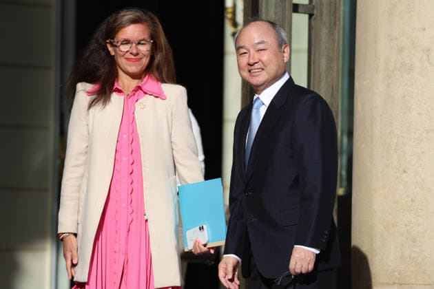 Masayoshi Son, prÃ sident-directeur gÃ nÃ ral du groupe SoftBank Ã l ElysÃ e Masayoshi Son, prÃ sident-directeur gÃ nÃ ral du groupe SoftBank est accueilli par Victoire Vandeville, conseillere du prÃ sident francais chargÃ e de l attractivitÃ Ã conomique, des exportations, de la politique commerciale et du tourisme, avant une rÃ union Ã l ElysÃ e, Ã Paris, le 1er juin 2026. Masayoshi Son, Chairman and CEO of the SoftBank Group, is welcomed by Victoire Vandeville, the French President™s adviser on economic attractiveness, exports, trade policy and tourism, ahead of a meeting at the ElysÃ e Palace in Paris on 1 June 2026.  Copyright: xFabricexChasseryx