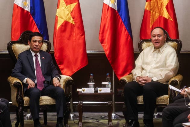 Vietnam, Philippines defense chiefs meet after signing pact to elevate ties in Manila MANILA, PHILIPPINES – JUNE 1: Vietnamese Defense Minister Phan Van Giang (L) and Philippine Defense Secretary Gilberto Teodoro Jr. (R) meet following the signing of a new security pact in Manila, Philippines, on June 1, 2026. Vietnam and the Philippines signed a memorandum of understanding to strengthen cooperation in maritime security, military education and disaster response, elevating bilateral relations to an Enhanced Strategic Partnership. Daniel Ceng Anadolu Manila Philippines. Editorial use only. Please get in touch for any other usage.  Copyright: x2026xAnadoluxDanielxCengx
