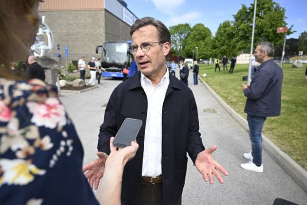 NORRKÖPING , SVERIGE 20260601 Statsminister Ulf Kristersson (M) intervjuas i Norrköping under Moderaternas valturnÃ . NORRKÖPING SVERIGE x10070x *** NORRKÖPING , SWEDEN 20260601 Prime Minister Ulf Kristersson M is interviewed in Norrköping during the Moderates election tourÃ NORRKÖPING SWEDEN x10070x  Copyright: xJessicaxGow TTx VALTURNE MODERATERNA NORRKÖPING PZC2dWSghEA