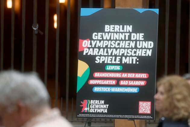 01.06.2026, Einreichung des Bewerbungskonzept beim DOSB ãBerlin+Ò für Olympische Spiele 2036,2040 oder 2044 beim DOSB, Deutscher Olympische Sportbund, Pressekonferenz in Berlin, Haus des Sport im Olympiapark, Plakat Berlin gewinnt die Olympischen und paralympischen Spiele mit, Berlin Deutschland, Germany *** 01 06 2026, Submission of the bid concept to the DOSB ÒBerlin Ò for the 2036, 2040 or 2044 Olympic Games to the DOSB, German Olympic Sports Confederation, Press conference in Berlin, Haus des Sport im Olympiapark, Poster Berlin gewinnt die Olympischen und paralympischen Spiele mit, Berlin Germany, Germany