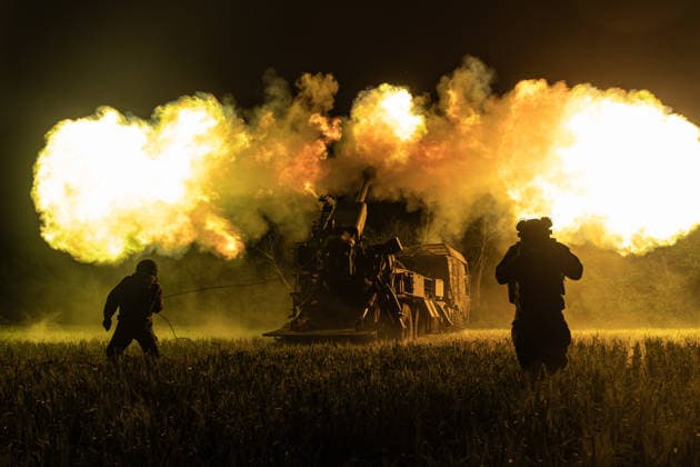 Ukrainian troops prepare artillery in Donetsk Oblast DONETSK OBLAST, UKRAINE - MAY 31: Ukrainian soldiers from the 30th Brigade fire with Bohdana artillery at Russian positions in the Donetsk Oblast, Ukraine, 31 May 2026. Diego Herrera Carcedo Anadolu Donetsk Oblast Ukraine. Editorial use only. Please get in touch for any other usage.  Copyright: x2026xAnadoluxDiegoxHerreraxCarcedox