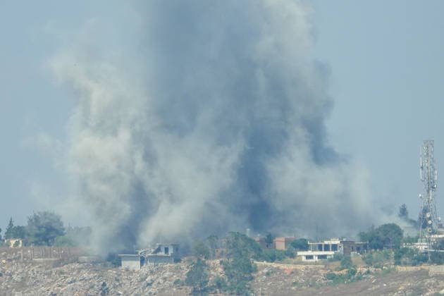 Israeli army launches airstrikes in southern Lebanon despite ceasefire NABATIEH, LEBANON - JUNE 01: A plume of smoke rises over the town of Kfar Tebnit in southern Lebanon following an Israeli airstrike carried out despite a ceasefire agreement in Nabatieh, Lebanon on June 01, 2026. Ramiz Dallah Anadolu Lebanon Nabatieh. Editorial use only. Please get in touch for any other usage.  Copyright: x2026xAnadoluxRamizxDallahx