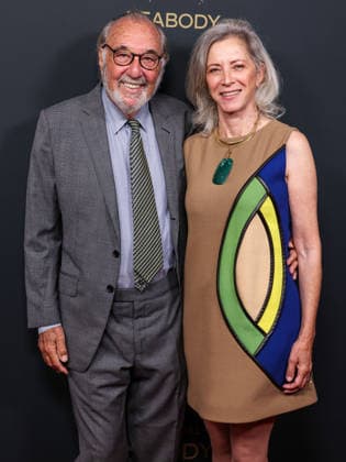 86th Annual Peabody Awards BEVERLY HILLS, LOS ANGELES, CALIFORNIA, USA - MAY 31: James L. Brooks and Jennifer Simchowitz arrive at the 86th Annual Peabody Awards held at the Beverly Wilshire, A Four Seasons Hotel on May 31, 2026 in Beverly Hills, Los Angeles, California, United States. Beverly Hills Beverly Wilshire, A Four Seasons Hotel California United States Copyright: xXavierxCollin ImagexPressxAgencyx
