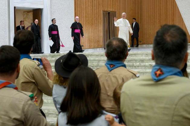 ITALY - POPE LEO XIV DURING AUDIENCE WITH MEMBERS OF THE ITALIAN ASSOCIATIONS OF CATHOLIC GUIDES AND SCOUTS OF EUROPE DURING THE MEETING AT THE VATICAN- 2026 6 1 Italy, Rome, Vatican, 2026 6 1 Pope Leo XIV greets members of the Italian Associations of Catholic Guides and Scouts of Europe, during their meeting at the Vatican EDITORIAL USE ONLY - NO BOOKS Copyright: xVATICANxMEDIAx