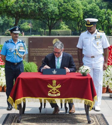 Australia™s Deputy PM and Defence Minister Richard Marles writes a tribute message after paying homage at the National War Memorial New Delhi, Jun 01 (ANI): Australia™s Deputy Prime Minister and Defence Minister Richard Marles writes a tribute message after paying homage at the National War Memorial, in New Delhi on Monday. New Delhi Delhi India Copyright: xANIx ANI_20260601075