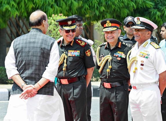 Ceremonial Guard of Honour for Australia s Deputy PM and Defence Minister Richard Marles at Manekshaw Centre New Delhi, June 01 (ANI): Chief of Defence Staff (CDS) General N. S. Raja Subramani and Chief of Army Staff General Upendra Dwivedi during the ceremonial Guard of Honour for Australia s Deputy PM and Defence Minister Richard Marles at Manekshaw Centre, in New Delhi on Monday. NEW DELHI Delhi India Copyright: xANIx ANI_20260601139