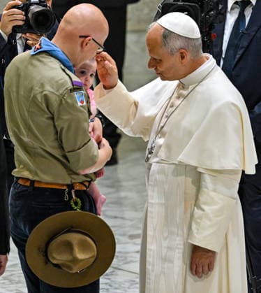 ITALY - POPE LEO XIV DURING AUDIENCE WITH MEMBERS OF THE ITALIAN ASSOCIATIONS OF CATHOLIC GUIDES AND SCOUTS OF EUROPE DURING THE MEETING AT THE VATICAN- 2026 6 1 Italy, Rome, Vatican, 2026 6 1 Pope Leo XIV greets members of the Italian Associations of Catholic Guides and Scouts of Europe, during their meeting at the Vatican EDITORIAL USE ONLY - NO BOOKS Copyright: xALESSIAxGIULIANIx