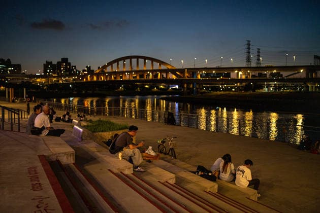 TAIWAN-DAILY People at a promenade area in Taipei, Taiwan, June 1, 2026. NEXPHER Vernon Yuen TAIPEI