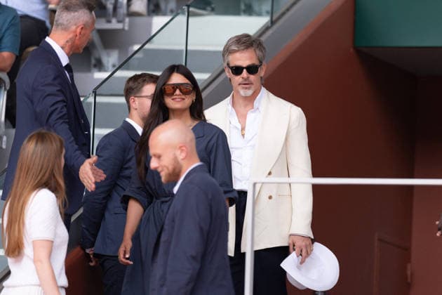 2026 French Open - Celebrities In Stand Day 9 NB Chris Pine and girlfriend Keana Sky Wenger in stand day 9 during the 2026 French Open at Roland Garros on June 01, 2026 in Paris, France. Photo by Nasser Berzane ABACAPRESS.COM  Copyright: xBerzanexNasser ABACAx