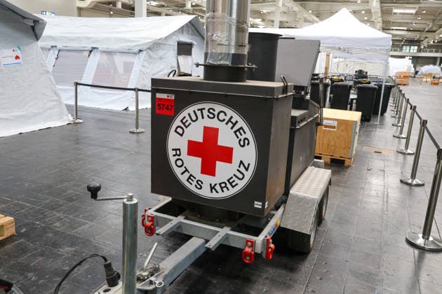 Interschutz 2026 - Presserundgang Mobiles Feldkrankenhaus Mit dem mobilen Feldkrankenhaus kann das DRK dort helfen, wo die Not am größten ist. Feldkrankenhaus auf der Weltleitmesse für die Bereiche Rettungsdienst, Brand- bzw. Katastrophenschutz und Sicherheit. Hannover, Niedersachsen, DEU, Deutschland, 01.06.2026 *** Interschutz 2026 Press tour Mobile field hospital With the mobile field hospital, the German Red Cross can help where the need is greatest Field hospital at the worlds leading trade fair for rescue services, fire and disaster control and safety Hanover, Lower Saxony, DEU, Germany, 01 06 2026