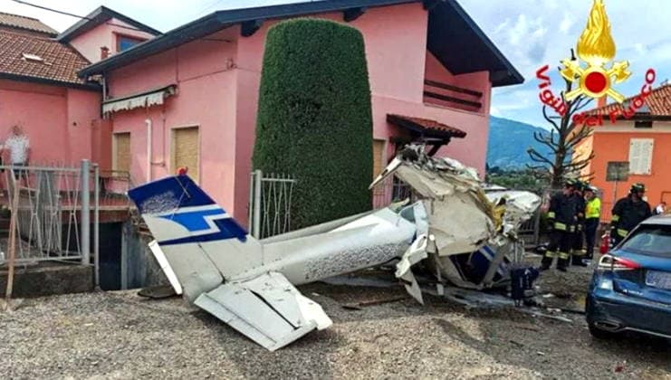 IPA85243275 - Valbrembo, Cessna carrying two people crashes between houses: one dead and one critically injured. Image frame distributed by this Agency for editorial purposes only. Material may come from social media, television stations, press offices or other publicly accessible third-party sources. The Agency does not claim any ownership, copyright or license rights to the material. Any fees charged relate solely to the Agency s services. The user is responsible for verifying and obtaining any rights, authorizations, or consents necessary for use of the material.  Copyright: xAgenziaxFotogrammax xAgenziaxFotogrammax 85243275
