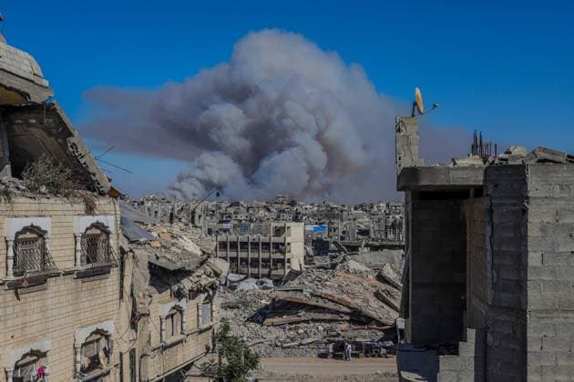 Israeli attack targets Jabalia Refugee Camp in Gaza JABALIA, GAZA, PALESTINE - JUNE 1: Smoke rises following an Israeli strike targeting Palestinian homes near the Yellow Line in the eastern areas of Jabalia Refugee Camp in northern Gaza, Palestine on June 1, 2026. The Israeli army carried out attacks on Palestinian homes located near the Yellow Line in the eastern part of Jabalia Refugee Camp, according to local sources. Ramez Habboub Anadolu Jabalia Gaza. Editorial use only. Please get in touch for any other usage.  Copyright: x2026xAnadoluxRamezxHabboubx