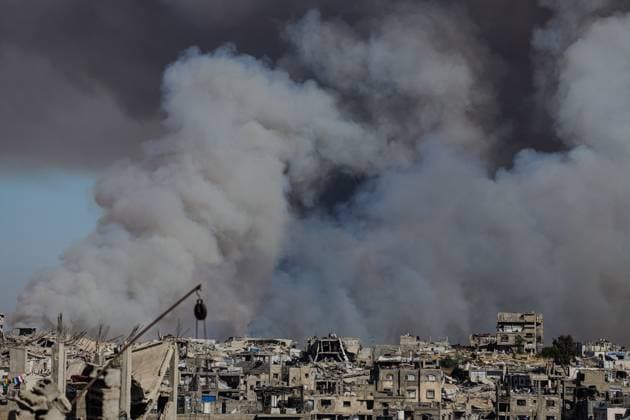 Israeli attack targets Jabalia Refugee Camp in Gaza JABALIA, GAZA, PALESTINE - JUNE 1: Smoke rises following an Israeli strike targeting Palestinian homes near the Yellow Line in the eastern areas of Jabalia Refugee Camp in northern Gaza, Palestine on June 1, 2026. The Israeli army carried out attacks on Palestinian homes located near the Yellow Line in the eastern part of Jabalia Refugee Camp, according to local sources. Ramez Habboub Anadolu Jabalia Gaza. Editorial use only. Please get in touch for any other usage.  Copyright: x2026xAnadoluxRamezxHabboubx