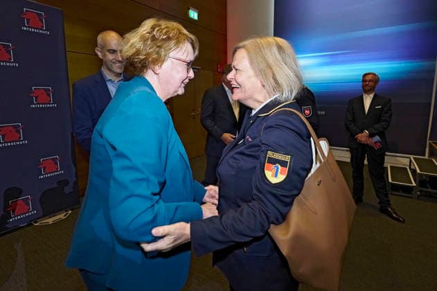 Daniela Behrens und Nancy Faeser beim Eröffnungsrundgang über die Interschutz 2026 , der Weltleitmesse für Feuerwehr, Rettungswesen und Bevölkerungsschutz, auf dem Messegelände. Hannover, 01.06.2026 *** Daniela Behrens and Nancy Faeser on the opening tour of Interschutz 2026 , the worlds leading trade fair for fire departments, rescue services and civil protection, at the Hannover Exhibition Grounds, 01 06 2026 Foto:xU.xStammx xFuturexImagex interschutz_6603