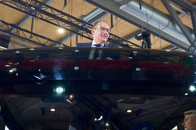 Alexander Dobrindt beim Eröffnungsrundgang über die Interschutz 2026 , der Weltleitmesse für Feuerwehr, Rettungswesen und Bevölkerungsschutz, auf dem Messegelände. Hannover, 01.06.2026 *** Alexander Dobrindt on the opening tour of Interschutz 2026 , the worlds leading trade fair for fire departments, rescue services and civil protection, at the Hannover Exhibition Center, 01 06 2026 Foto:xU.xStammx xFuturexImagex interschutz_6648