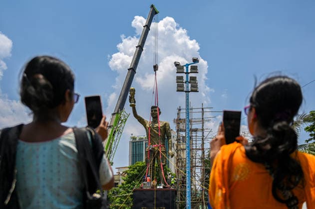 KOLKATA, INDIA - JUNE 1: Public Works Department (PWD) authorities brought down and took away the 70-foot fibreglass statue of Argentine football legend Lionel Messi from Lake Town after local residents reported that it was swaying in strong winds on June 1, 2026 in Kolkata, India. Lionel Messi virtually unveiled his statue in Kolkata s Lake Town area (Sree Bhumi Sporting Club) in December 2025. (Photo by Samir Jana Hindustan Times) 70 Foot Statue Of Footballer Lionel Messi Taken Down Due To Safety Concerns In Kolkata