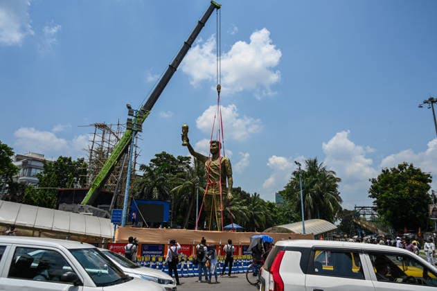 KOLKATA, INDIA - JUNE 1: Public Works Department (PWD) authorities brought down and took away the 70-foot fibreglass statue of Argentine football legend Lionel Messi from Lake Town after local residents reported that it was swaying in strong winds on June 1, 2026 in Kolkata, India. Lionel Messi virtually unveiled his statue in Kolkata s Lake Town area (Sree Bhumi Sporting Club) in December 2025. (Photo by Samir Jana Hindustan Times) 70 Foot Statue Of Footballer Lionel Messi Taken Down Due To Safety Concerns In Kolkata