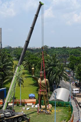 KOLKATA, INDIA - JUNE 1: Public Works Department (PWD) authorities brought down and took away the 70-foot fibreglass statue of Argentine football legend Lionel Messi from Lake Town after local residents reported that it was swaying in strong winds on June 1, 2026 in Kolkata, India. Lionel Messi virtually unveiled his statue in Kolkata s Lake Town area (Sree Bhumi Sporting Club) in December 2025. (Photo by Samir Jana Hindustan Times) 70 Foot Statue Of Footballer Lionel Messi Taken Down Due To Safety Concerns In Kolkata
