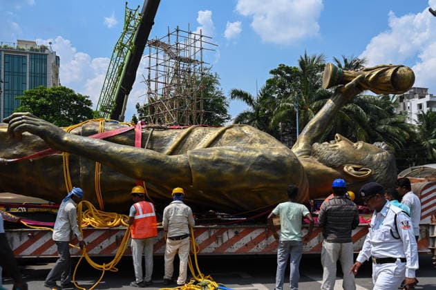 KOLKATA, INDIA - JUNE 1: Public Works Department (PWD) authorities brought down and took away the 70-foot fibreglass statue of Argentine football legend Lionel Messi from Lake Town after local residents reported that it was swaying in strong winds on June 1, 2026 in Kolkata, India. Lionel Messi virtually unveiled his statue in Kolkata s Lake Town area (Sree Bhumi Sporting Club) in December 2025. (Photo by Samir Jana Hindustan Times) 70 Foot Statue Of Footballer Lionel Messi Taken Down Due To Safety Concerns In Kolkata