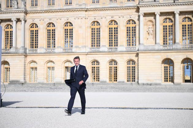 Choose France Business Summit - Paris French president Emmanuel Macron arrives to deliver a speech during a Choose France summit in Versailles, France on June 1, 2026. Photo by Eliot Blondet ABACAPRESS.COM Versailles France  Copyright: xBlondetxEliot ABACAx