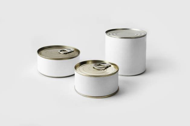 Konservendosen mit leeren weißen Etiketten. Bereit für dein Design Food tin cans with blank white labels. Ready for your design Copyright: imageBROKER AlexxVeresovich ibxiqx17639361.jpg
