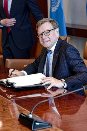 June 1, 2026, New York, New York, USA: GermanyÃ¢â‚¬â ¢s Federal Minister for Foreign Affairs JOHANN WADEPHUL signs the visitorsÃ¢â‚¬â ¢ book during a meeting with United Nations Secretary-General ANTONIO GUTERRES at UNHQ in New York. New York USA  - ZUMAo116 20260601_znp_o116_012 Copyright: xBiancaxOterox