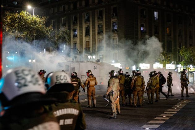 Santiago, June 1, 2026 Demonstrations in Plaza Baquedano after the presidents public account Carabineros fire tear gas near restaurant affecting diners Diego Martin Aton Chile, Aton 1161462 jpeg  Copyright: DIEGOxMARTIN ATONxCHILE