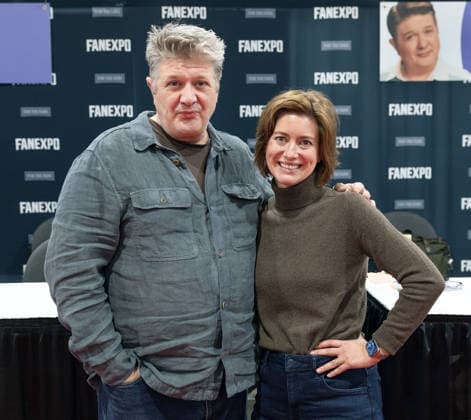 June 1, 2026, Denver, Colorado, USA: Young Sheldon Actors LANCE BARBER, left, ZOE PERRY pose for a photo during an autograph session at the FAN EXPO Denver in the Colorado Convention Center Sunday afternoon. Denver USA  - ZUMAav4_ 20260601_zaf_av4_022 Copyright: xHectorxAcevedox