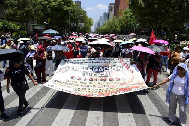 Teachers of the National Coordinator of Education Workers (CNTE) taking part during the national strike demanding a living wage and the repeal of the ISSSTE Law. on June 1, 2026 in Mexico City, Mexico. Mexico City Mexico  - ZUMAe321 20260601_zia_e321_017 Copyright: xLuisxBarronx