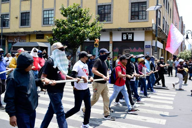 Teachers of the National Coordinator of Education Workers (CNTE) taking part during the national strike demanding a living wage and the repeal of the ISSSTE Law. on June 1, 2026 in Mexico City, Mexico. Mexico City Mexico  - ZUMAe321 20260601_zia_e321_031 Copyright: xLuisxBarronx