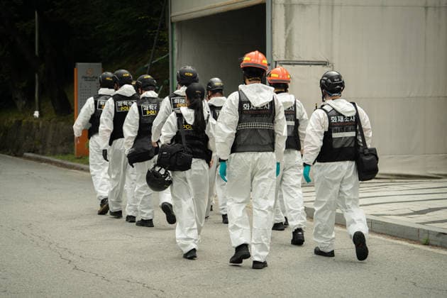 Investigation continues following the fire at Hanwha Aerospace Daejeon plant in South Korea DAEJEON, SOUTH KOREA - JUNE 2: A joint investigation team composed of members from the National Forensic Service, fire authorities, and other relevant agencies move to the accident site to conduct a joint inspection at the Hanwha Aerospace Daejeon plant in Daejeon, South Korea on June 2, 2026. At least five people were killed and two others injured after an explosion at a facility. Hwawon Ceci Lee Anadolu Daejeon South Korea. Editorial use only. Please get in touch for any other usage.  Copyright: x2026xAnadoluxHwawonxCecixLeex